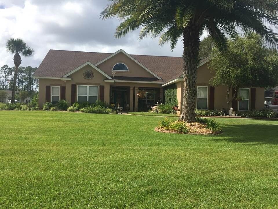 Lush, green manicured lawn treated with professional fertilization in the Golden Isles